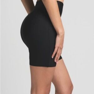 Skims Body Hip-Enhancing Padded Shorts Black